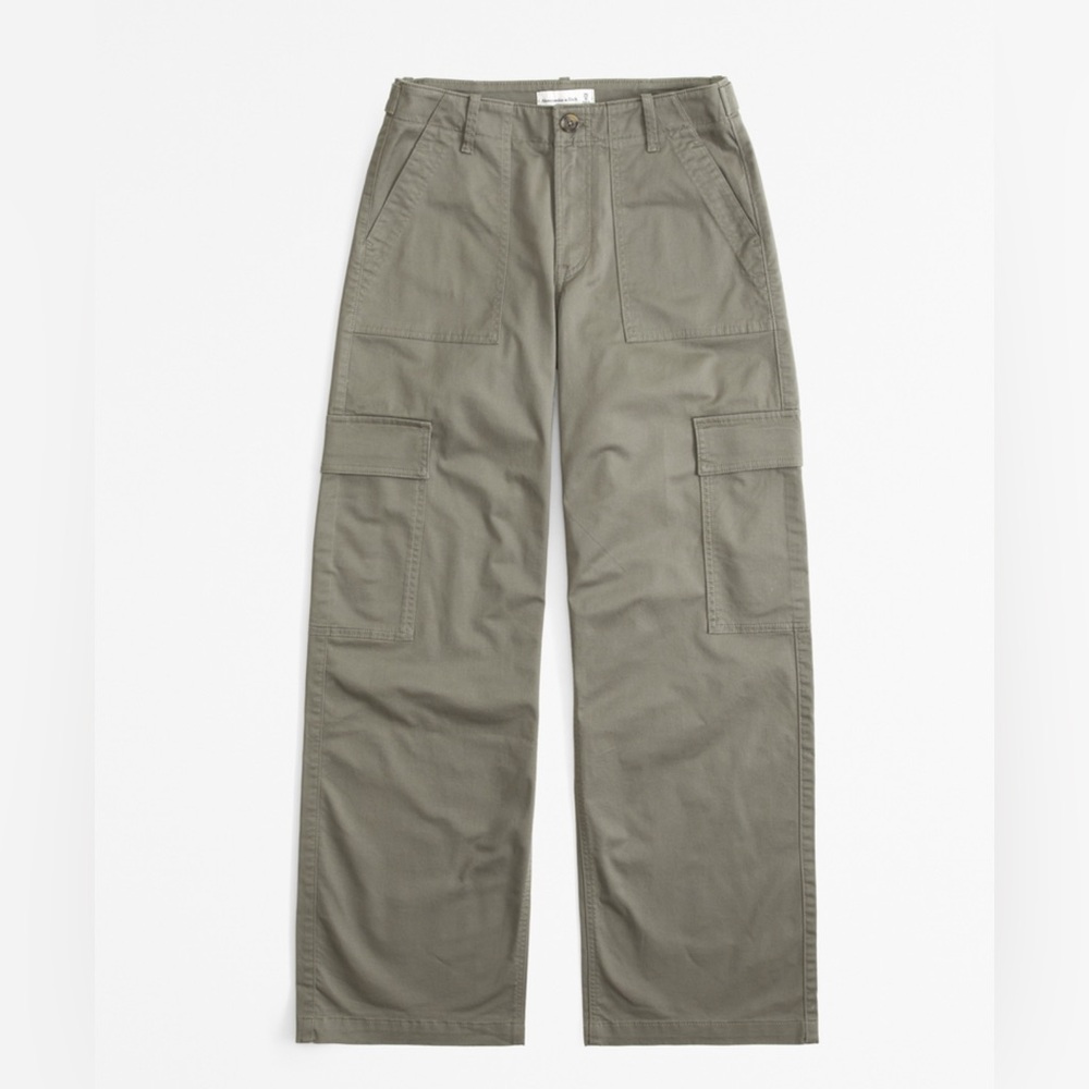 Woman’s olive cargo pants, Abercrombie & Fitch size: 25 0short